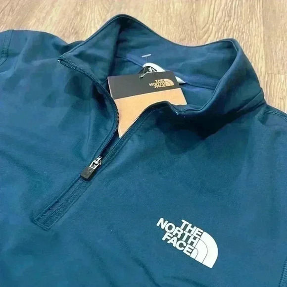 The North Face Women’s cropped 1/4 Zip Pullover, Medium - Picture 3 of 9
